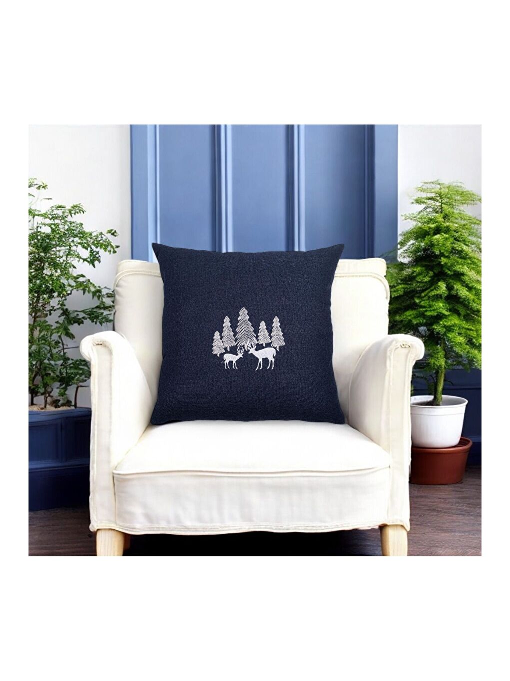 Nakışlı  Yılbaşı konsepti  Ağaç Geyik Desen 45x45 Dekoratif Kırlent Kılıfı Lacivert-2