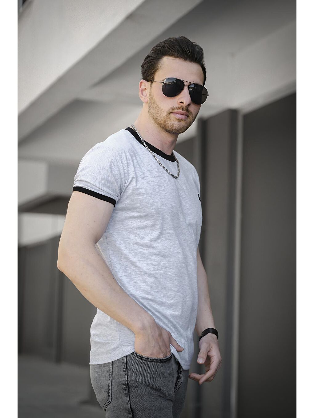 Gri Slim Fit Likralı Nakış Detaylı Kolu ve Yakası Biyeli Erkek Tişört-1