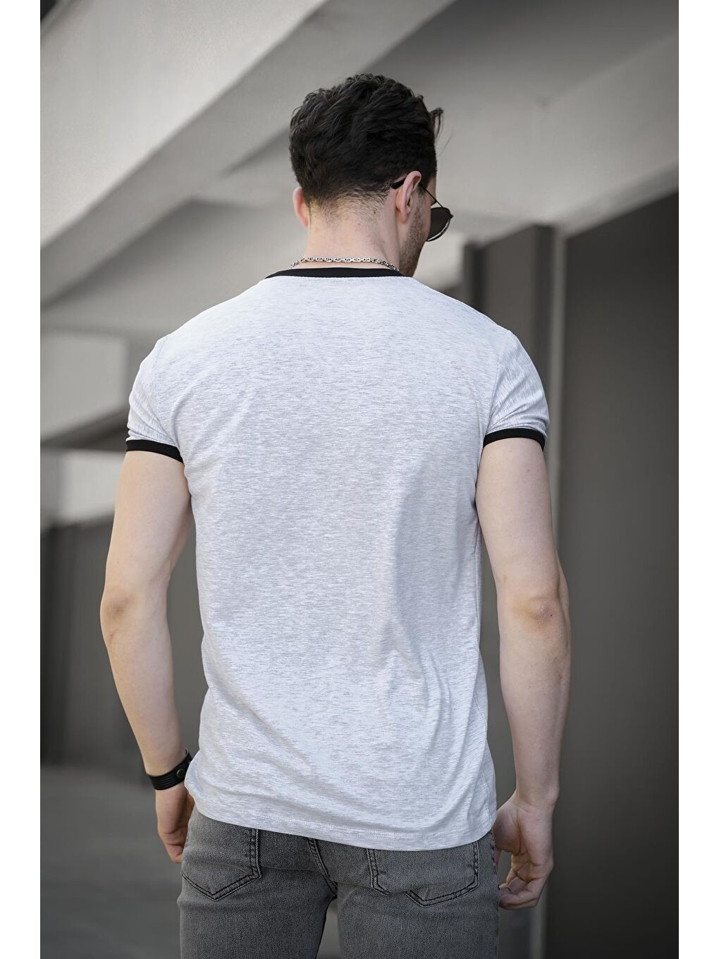 Gri Slim Fit Likralı Nakış Detaylı Kolu ve Yakası Biyeli Erkek Tişört-2