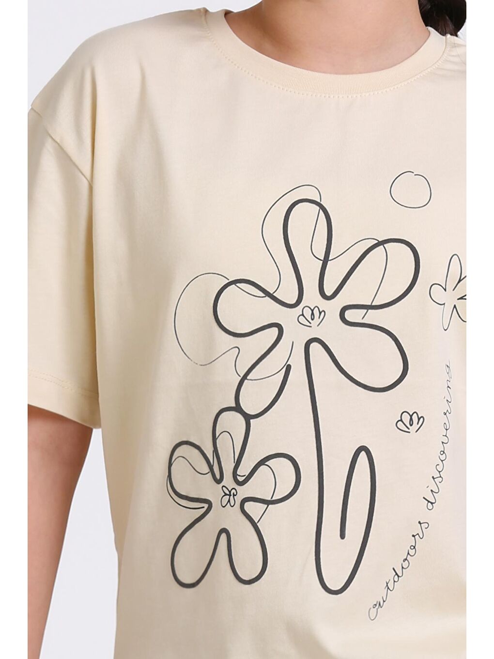 Ekru Krem Çiçek Desenli Baskılı 4-12 Yaş Tişört - 2432-1-4