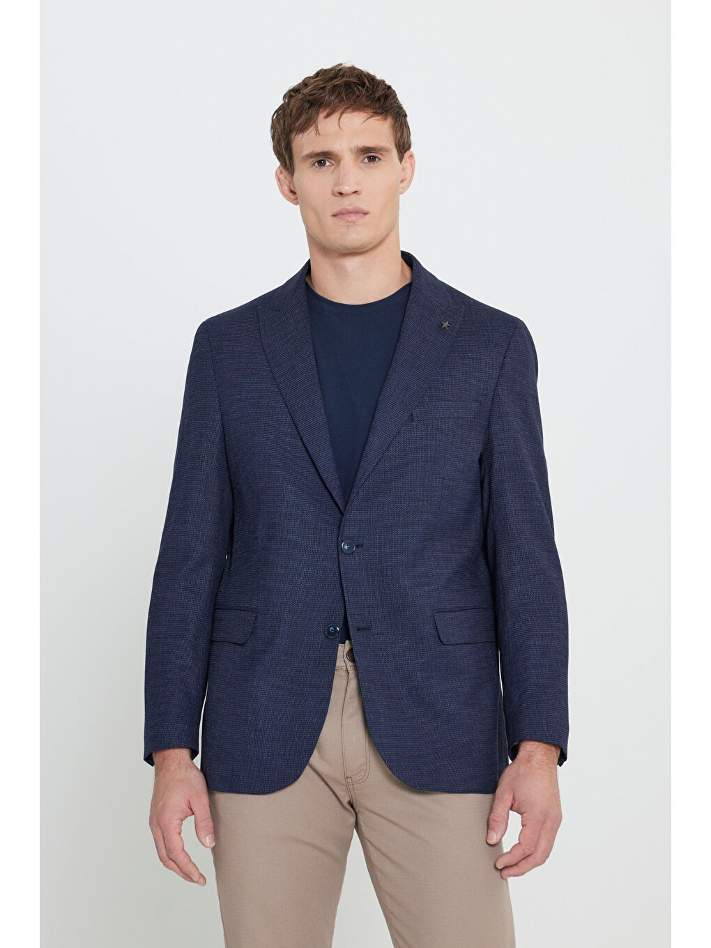 Erkek Lacivert Regular Fit Rahat Kesim Kırlangıç Yaka Armürlü Kapak Cepli Ceket