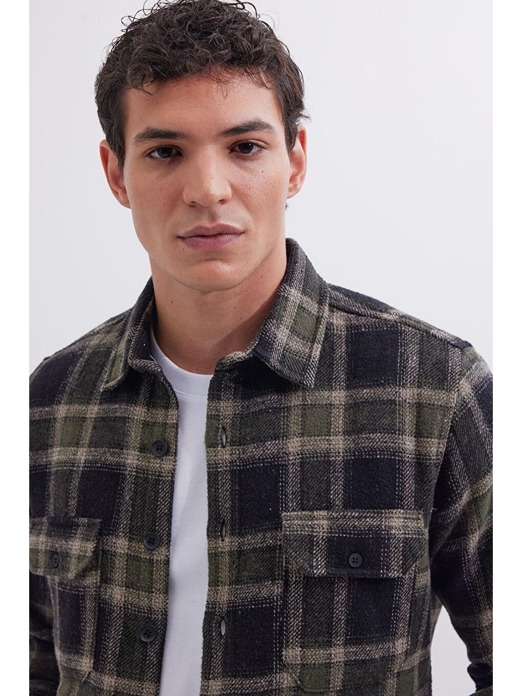 Karışık Erkek Slim Fit Dar Kesim Çift Cepli Kapaklı Spor Yaka Kareli Oduncu Gömlek