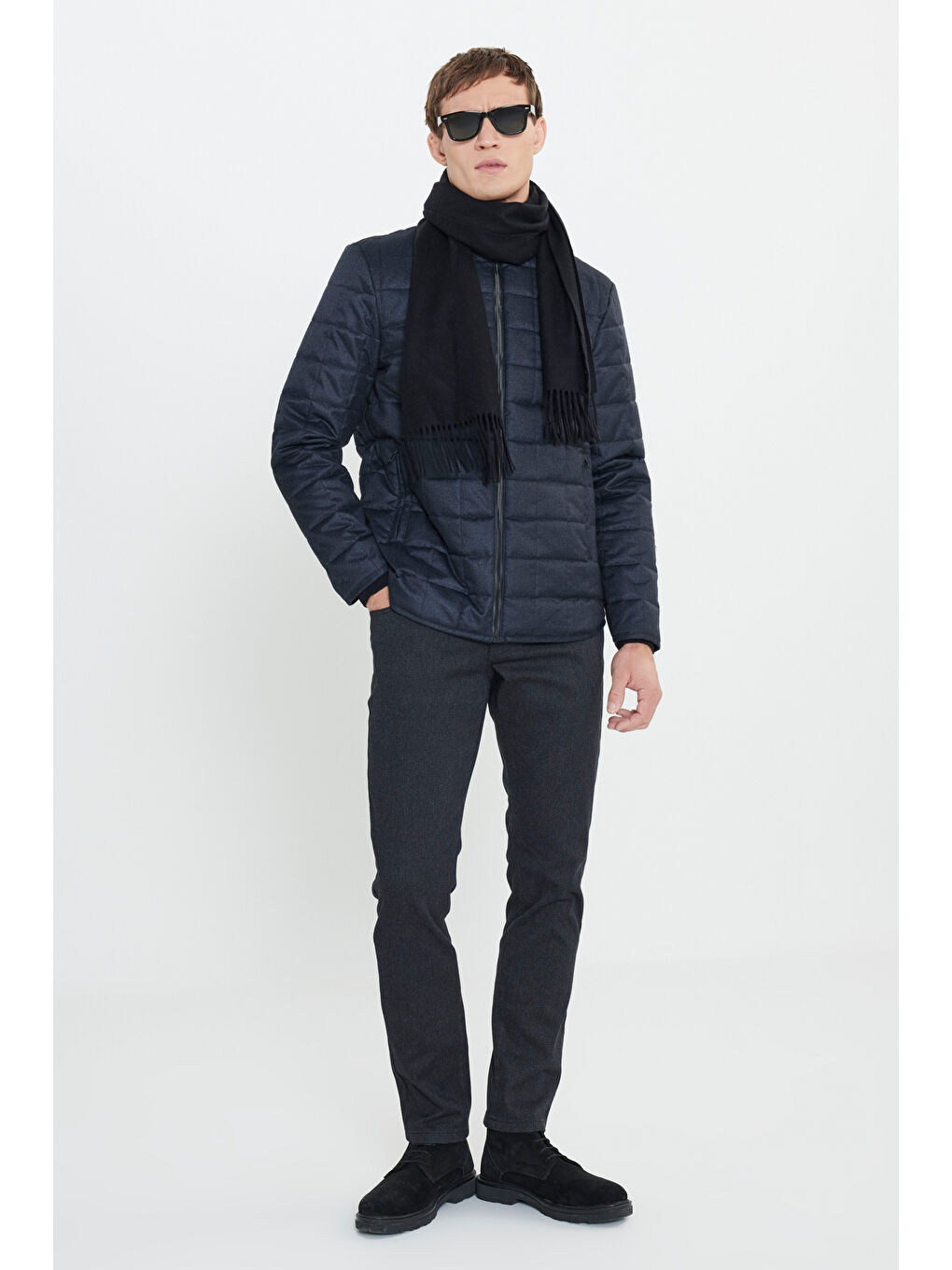 Erkek Lacivert Standart Fit Normal Kesim Dik Yaka Kapitone Desenli Yan Cepli Şişme Mont-1