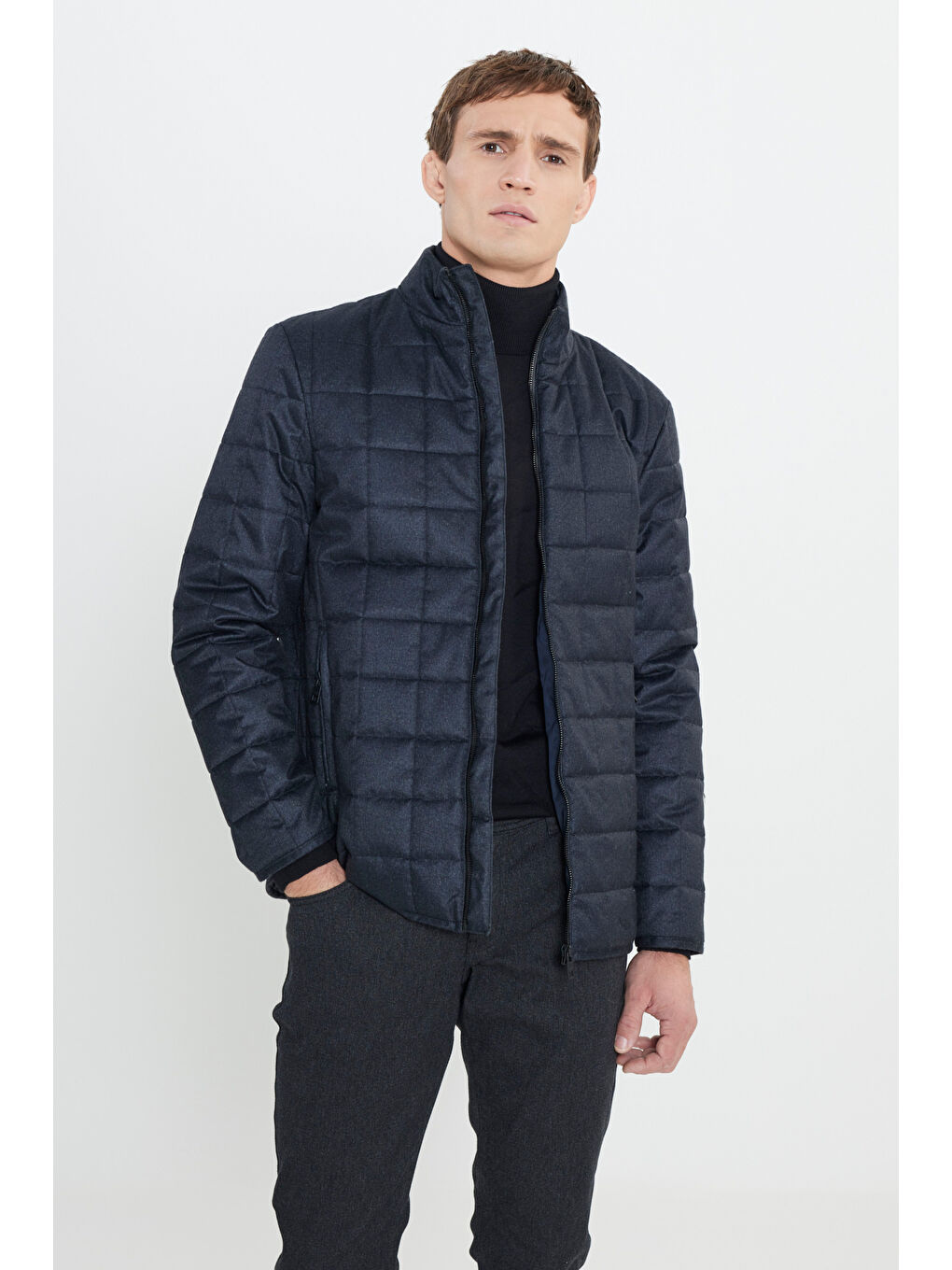 Erkek Lacivert Standart Fit Normal Kesim Dik Yaka Kapitone Desenli Yan Cepli Şişme Mont-2