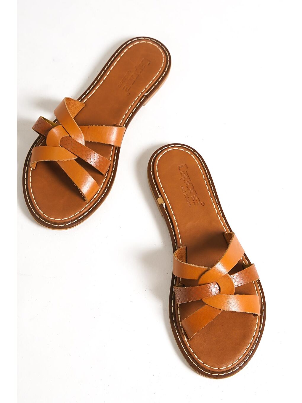 Kahverengi Deri Kadın Terlik