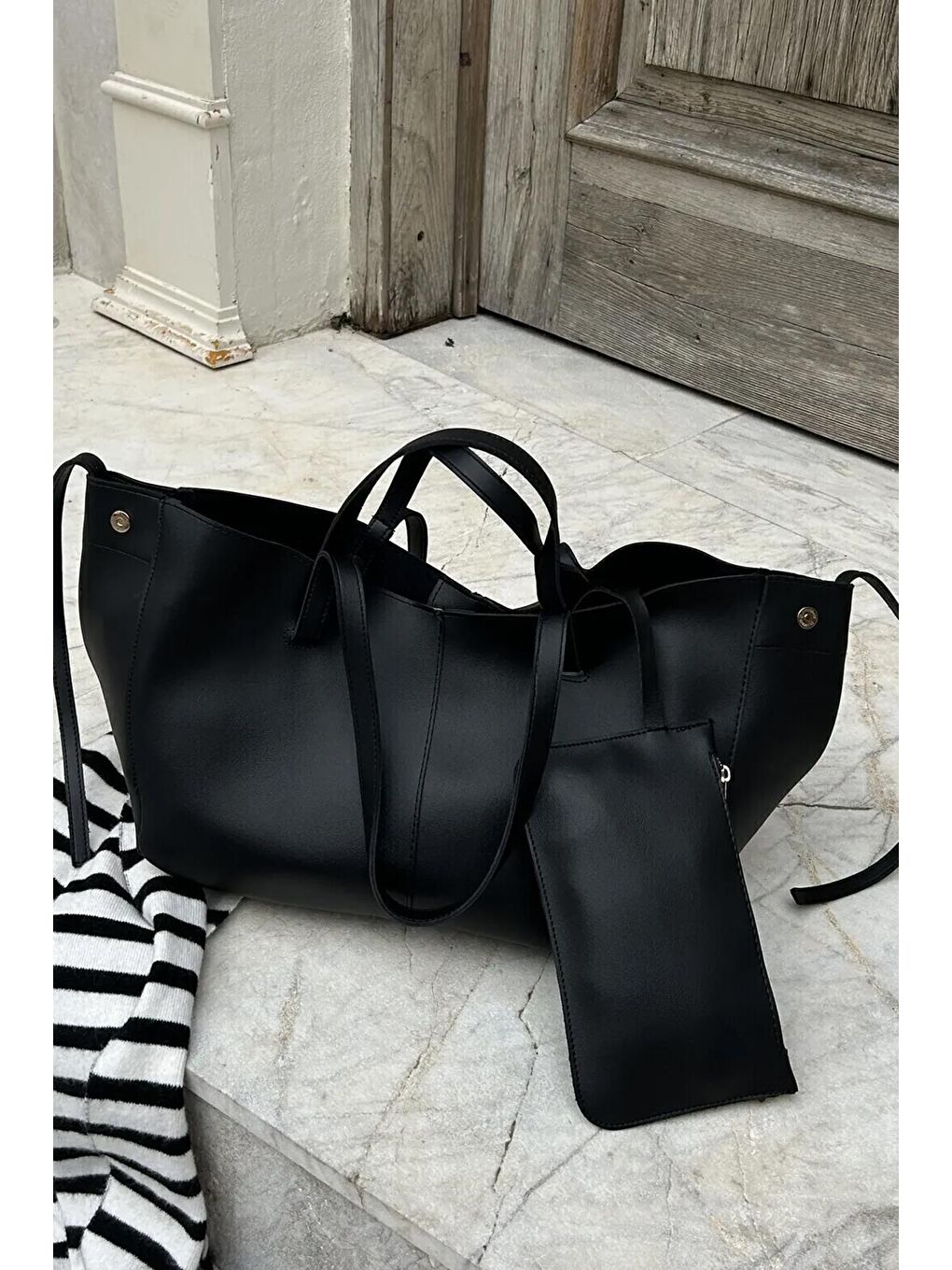 Siyah Rovena Büyük Boy, Mıknatıslı, Ek Cüzdanlı Kadın Omuz Çantası BP-4846O