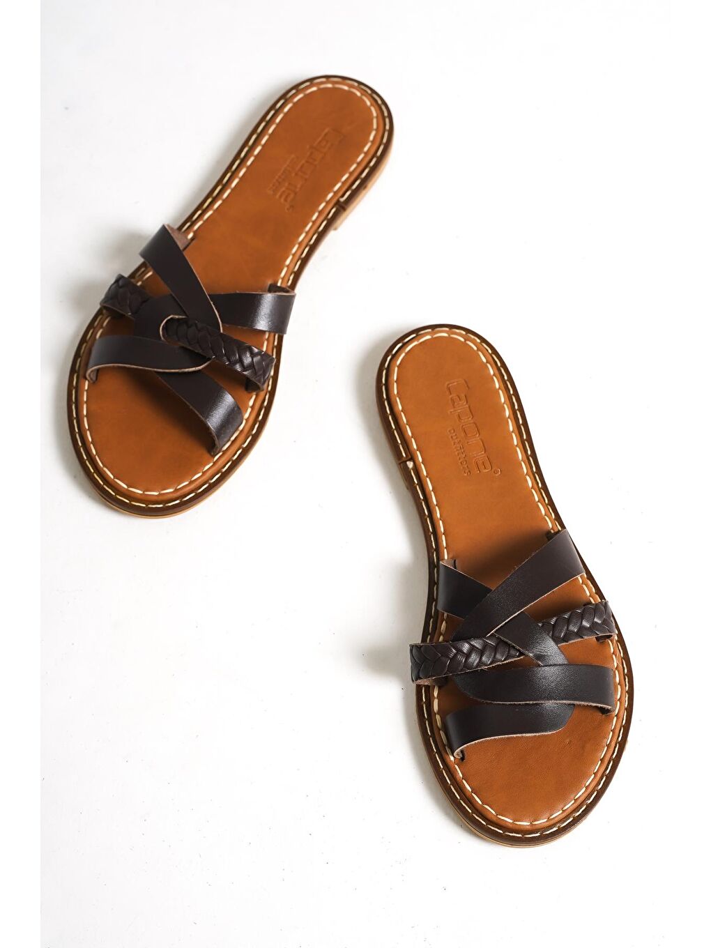 Kahverengi Deri Kadın Terlik