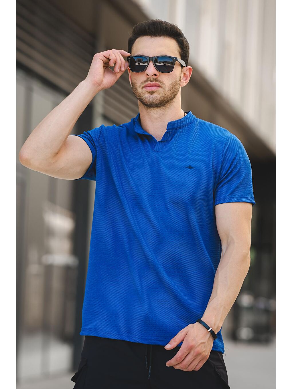 Mavi Dino V Hakim Yaka Petek Kumaş Erkek Tişört