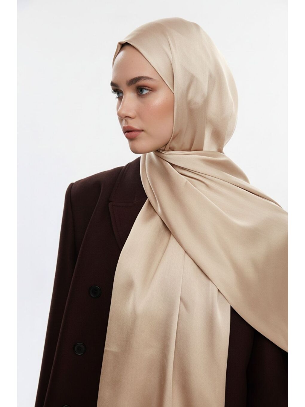 & YAQA Özel Saten Dokulu Bej Rengi Şal