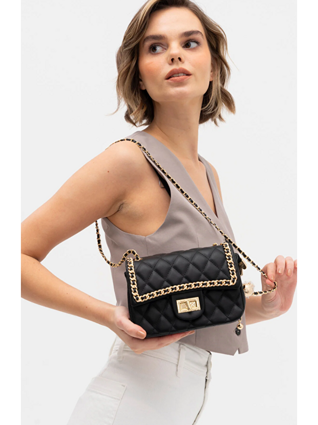 Siyah Zincir Detaylı Çapraz Askılı Çanta BYN1137