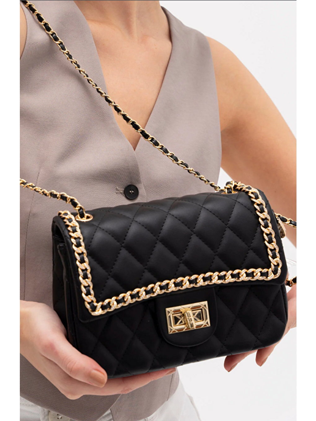 Siyah Zincir Detaylı Çapraz Askılı Çanta BYN1137-1