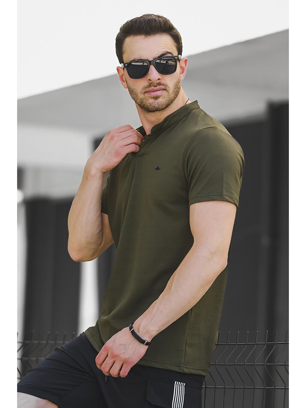 Dino V Hakim Yaka Petek Kumaş Erkek Tişört