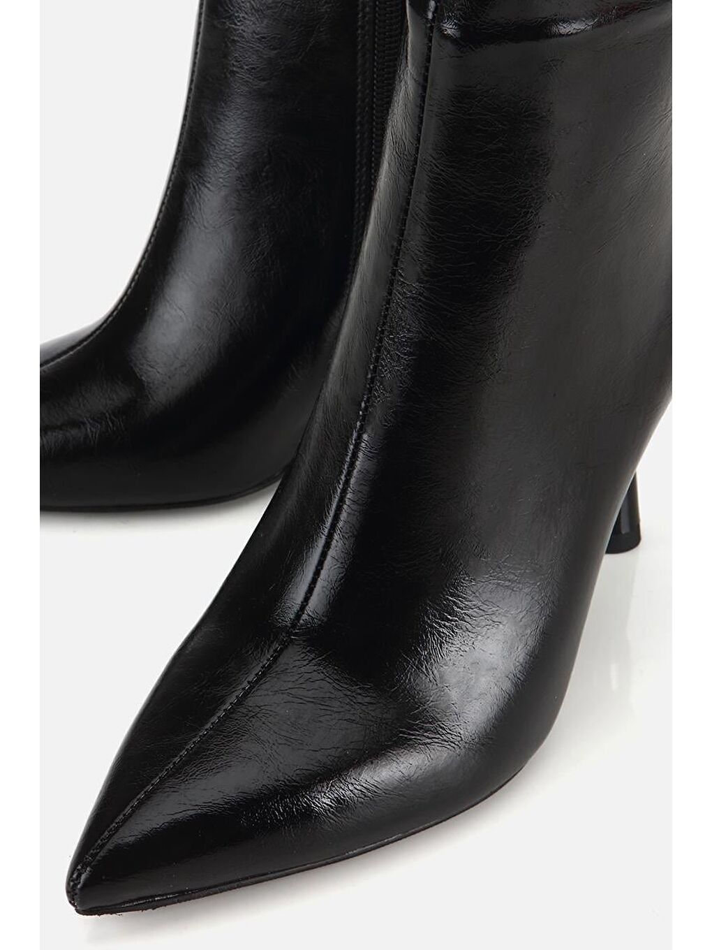 Kadın Siyah Gold Detaylı Sivri Burunlu İnce Topuklu Bot-3