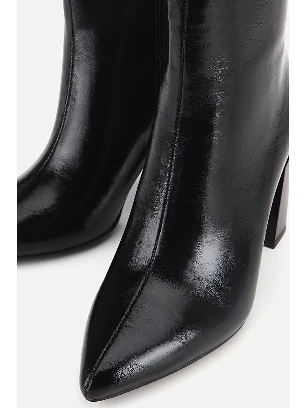 Kadın Siyah Gold Detaylı Sivri Burunlu Topuklu Bot-3