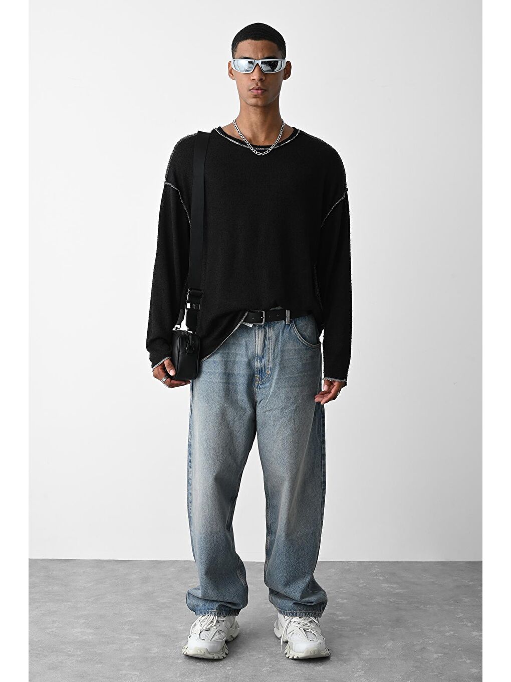 Siyah Dikiş Detaylı Oversize Triko Kazak