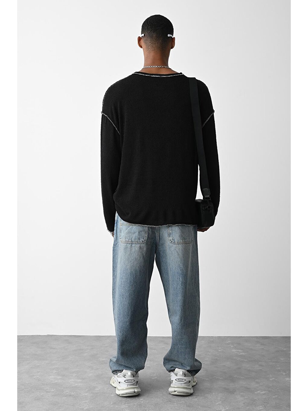 Siyah Dikiş Detaylı Oversize Triko Kazak-2