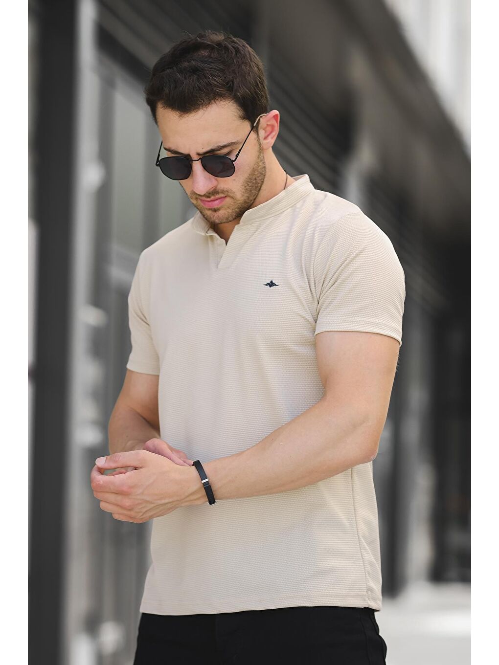 Bej Dino V Hakim Yaka Petek Kumaş Erkek Tshirt