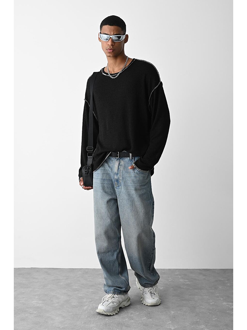 Siyah Dikiş Detaylı Oversize Triko Kazak-3