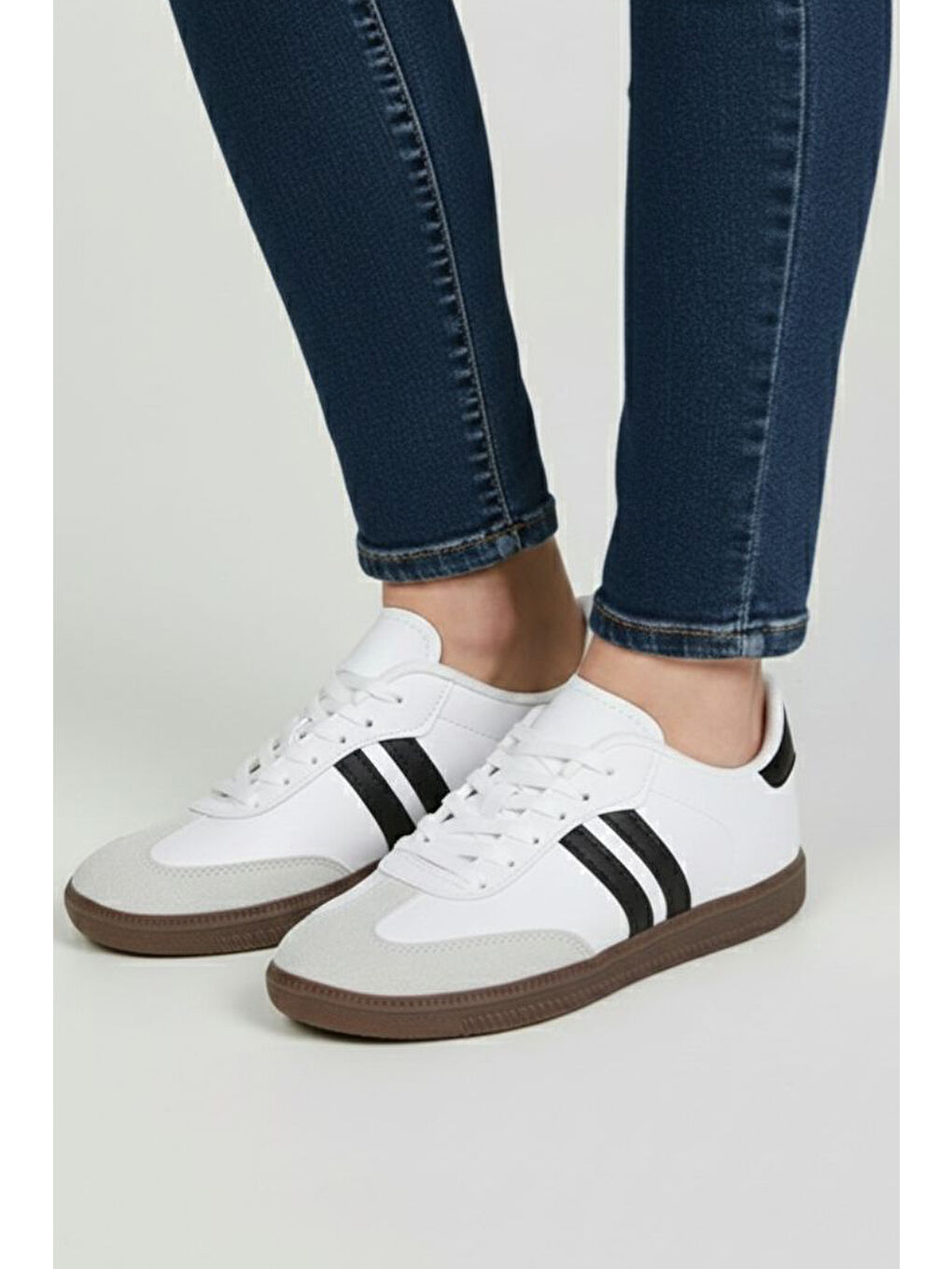 Kadın Beyaz Siyah Süet Detatlı Spor Ayakkabı - 28105-BEYAZ-SIYAH-1