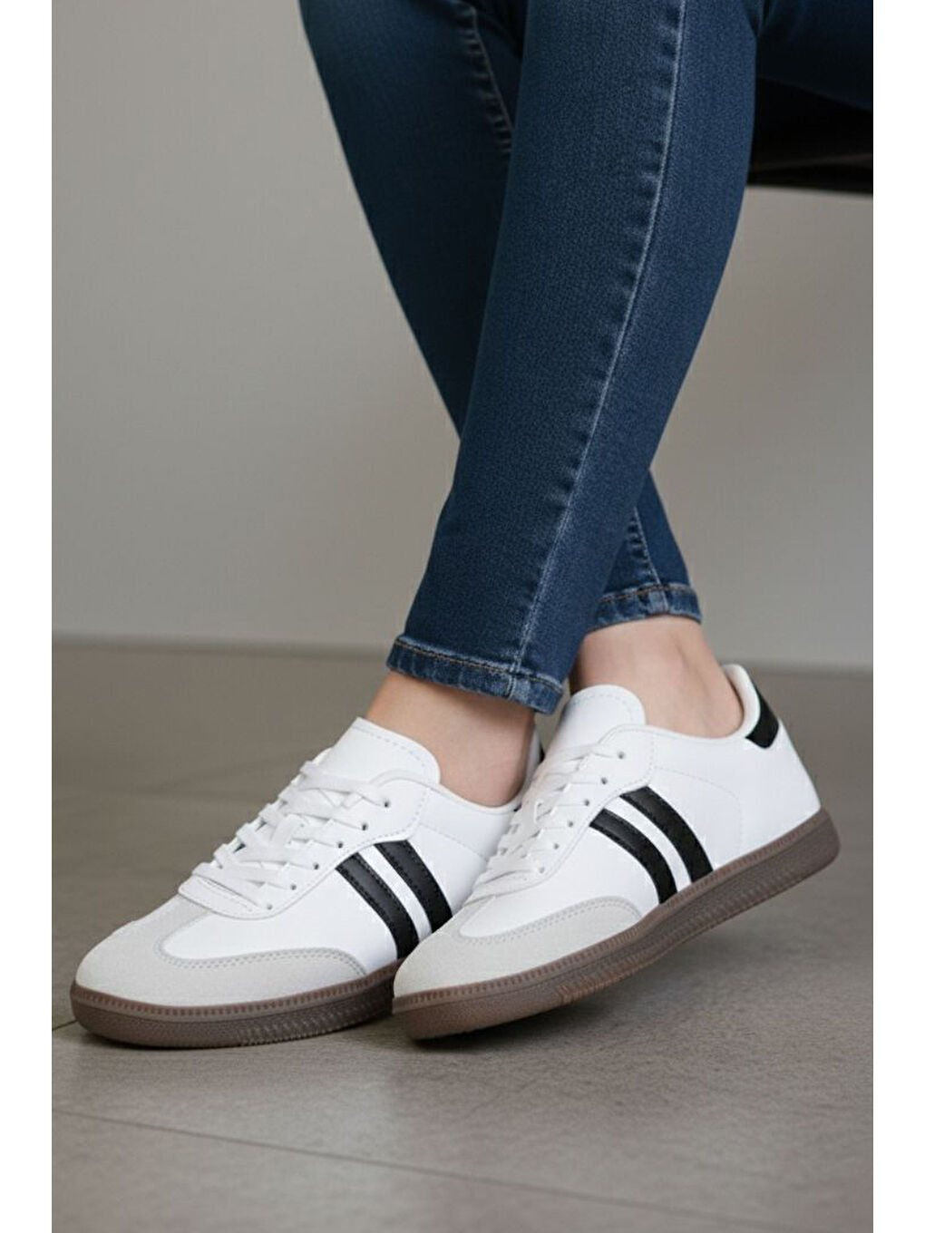 Kadın Beyaz Siyah Süet Detatlı Spor Ayakkabı - 28105-BEYAZ-SIYAH-2