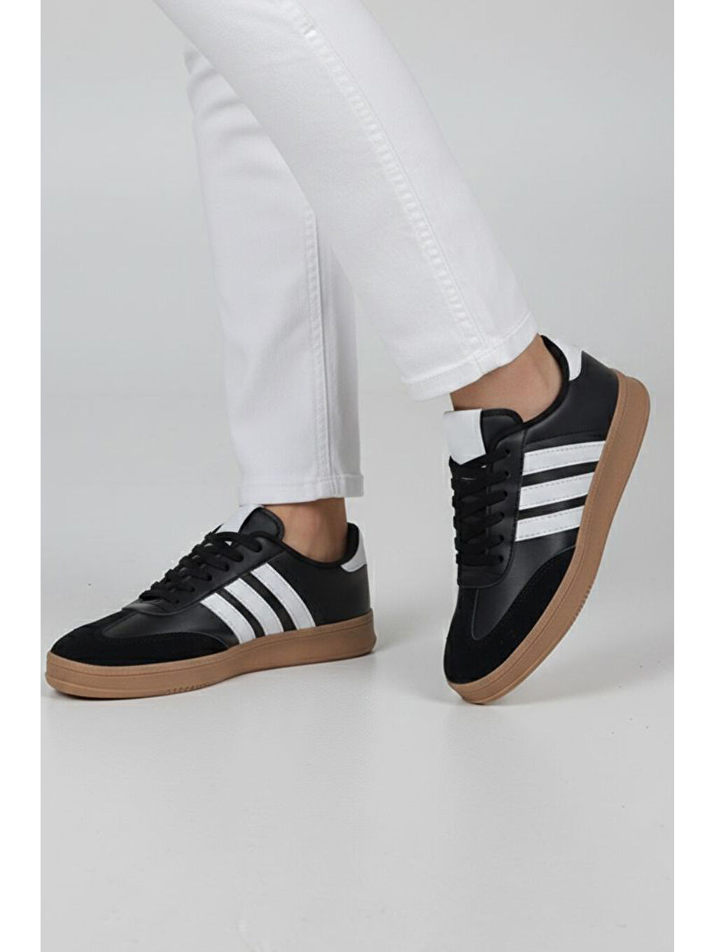 Kadın Siyah Beyaz Süet Detatlı Spor Ayakkabı - 28106-SIYAH-BEYAZ