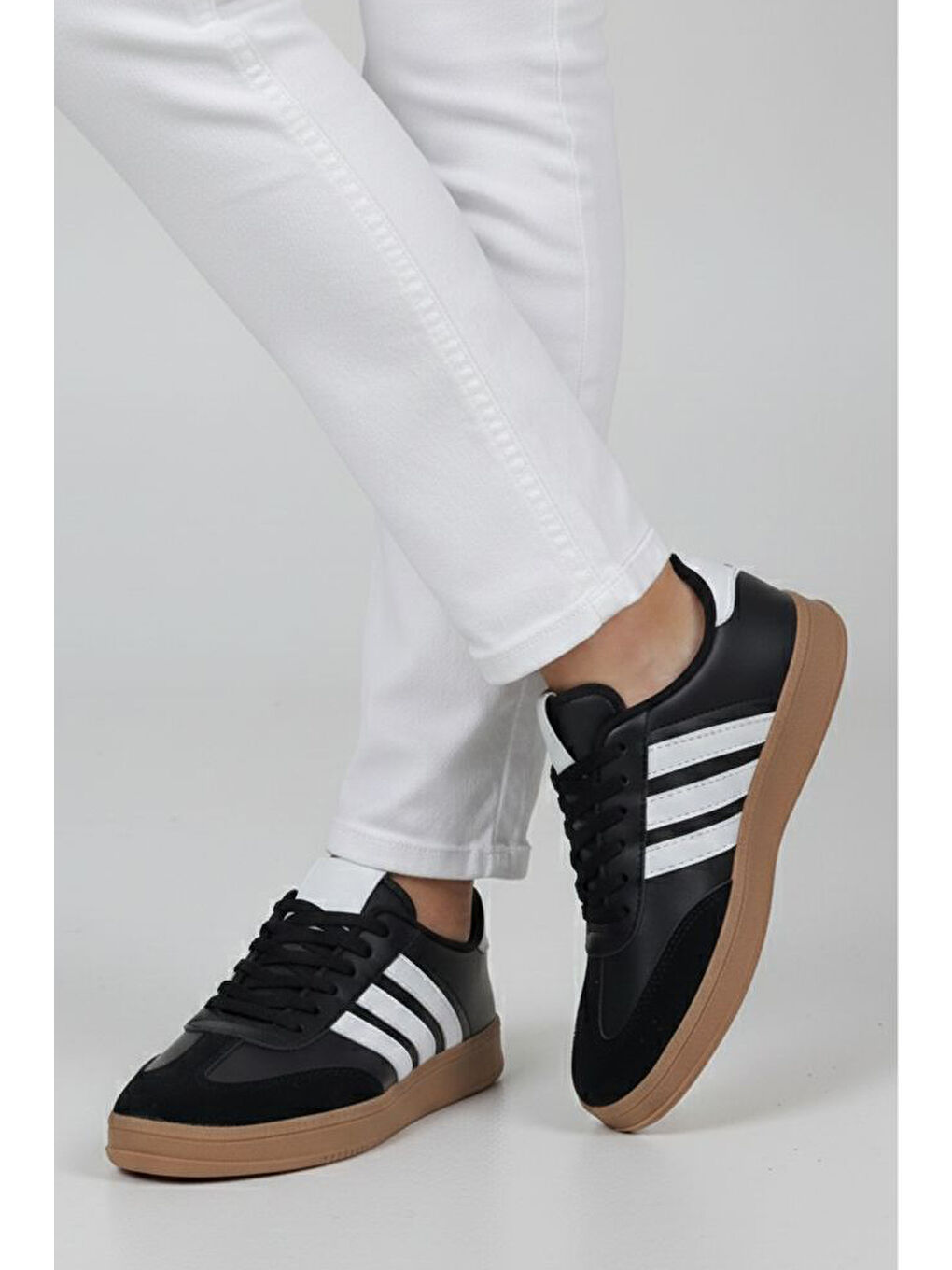 Kadın Siyah Beyaz Süet Detatlı Spor Ayakkabı - 28106-SIYAH-BEYAZ-1