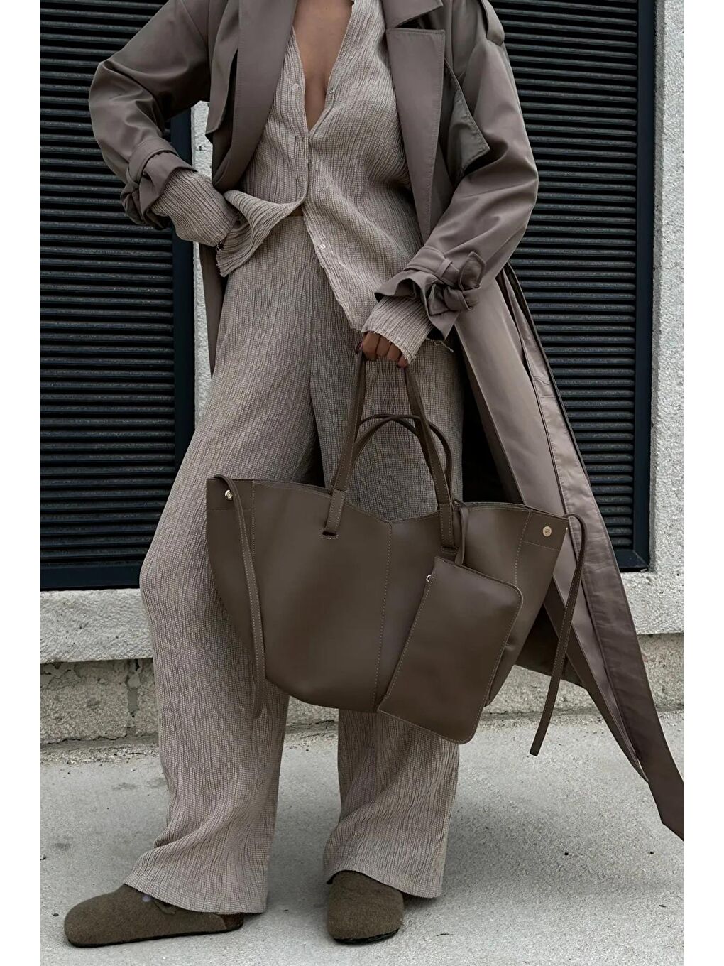 Bej Rovena Büyük Boy, Mıknatıslı, Ek Cüzdanlı Kadın Omuz Çantası BP-4846O-2