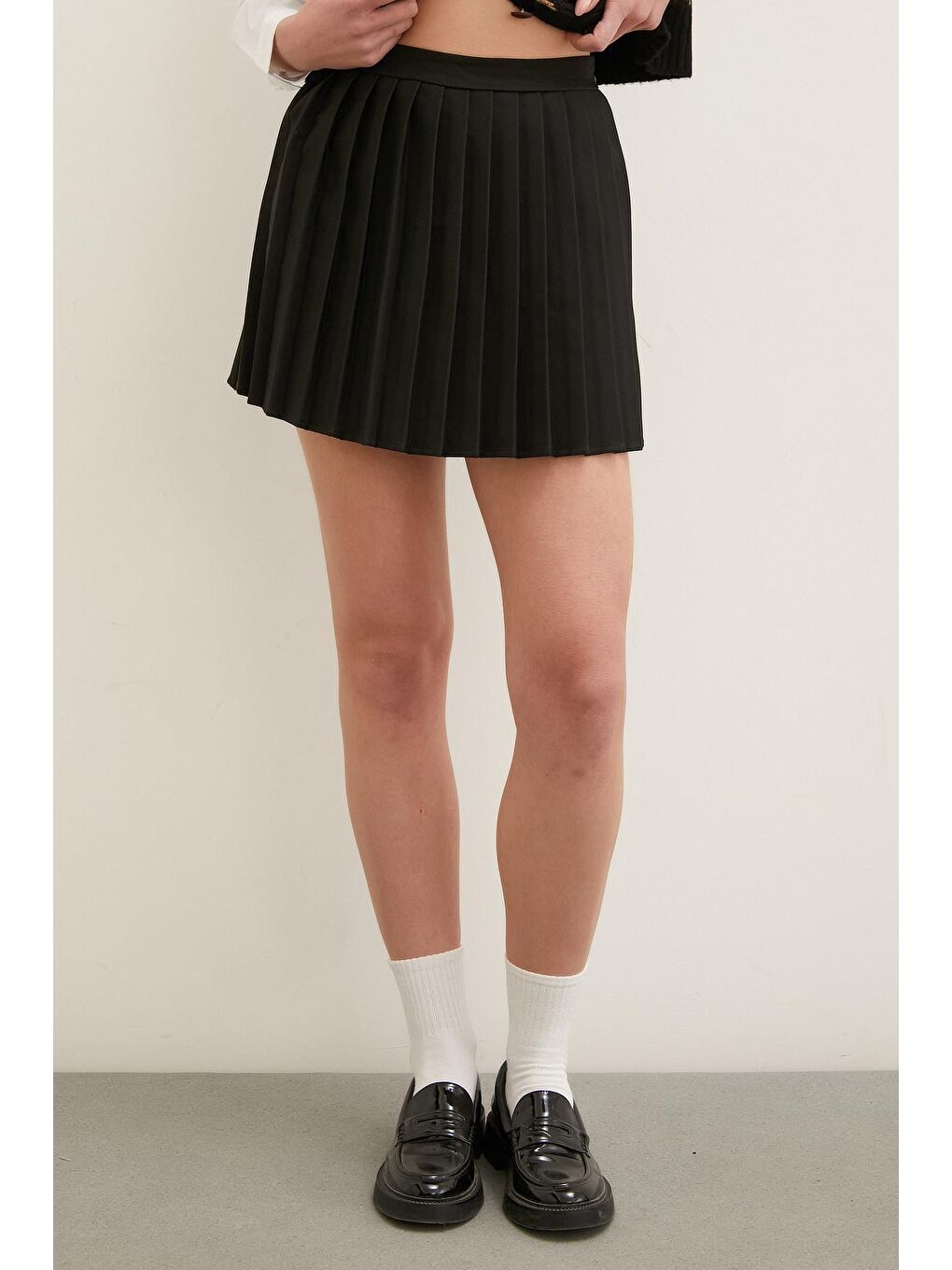 Siyah Piliseli Şort Etek-3