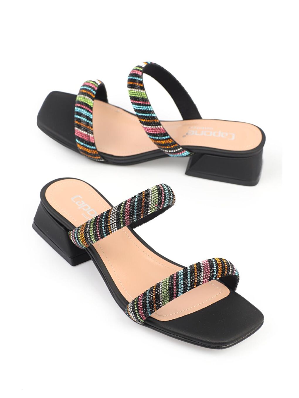Siyah Kısa Topuklu Taşlı Bantlı Küt Burunlu Kadın Terlik-1