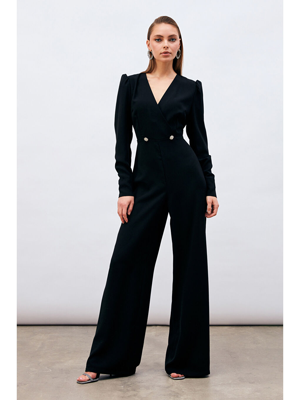 Kruvaze Süs Taşlı Krep Tulum - Siyah-1