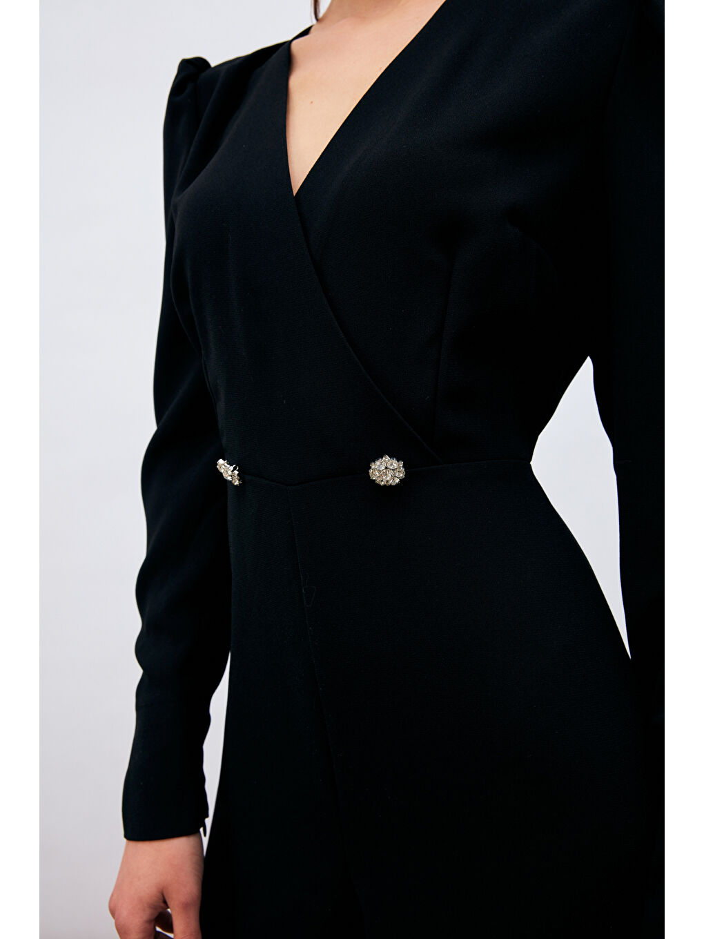 Kruvaze Süs Taşlı Krep Tulum - Siyah-3