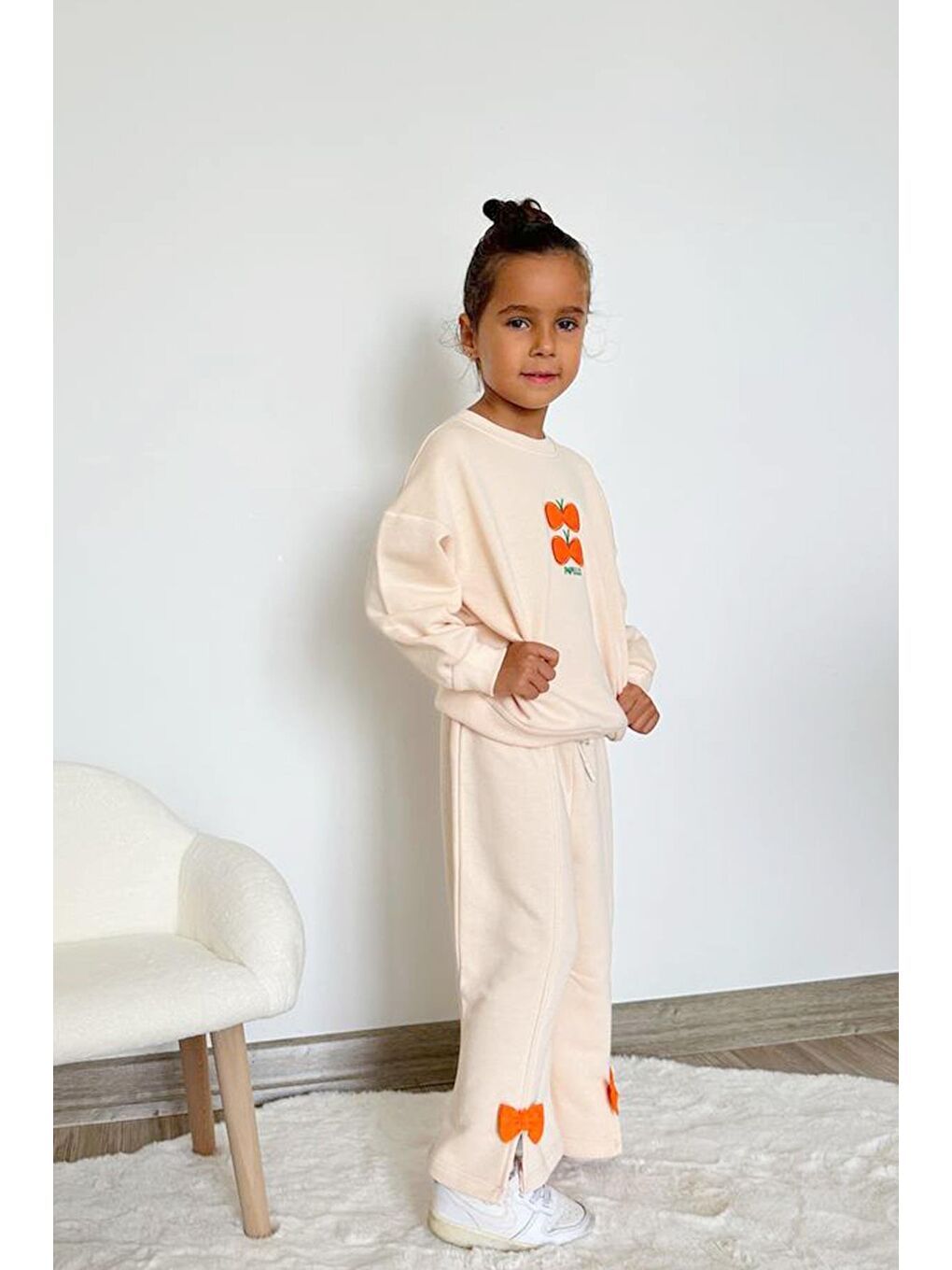 Bej Kız Çocuk 3 İplik Pamuklu Kumaş Kurdele Detaylı Sweatshirt Ve Geniş Paça Eşofman Altı Alt Üst Takım-1