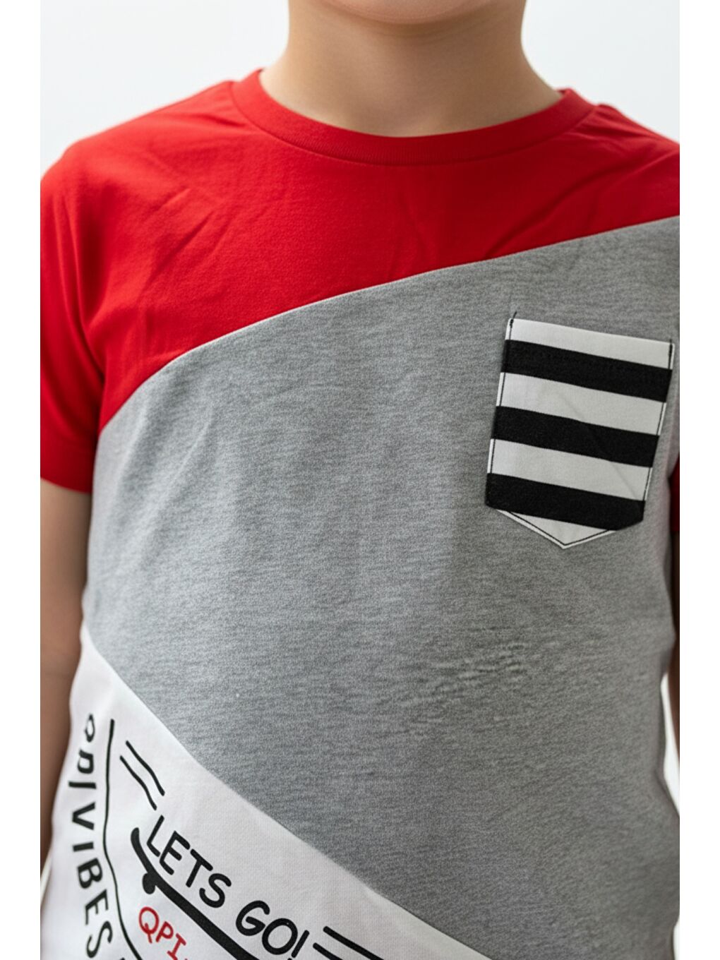 Kırmızı Erkek Çocuk Garnili Cepli Tişört-4