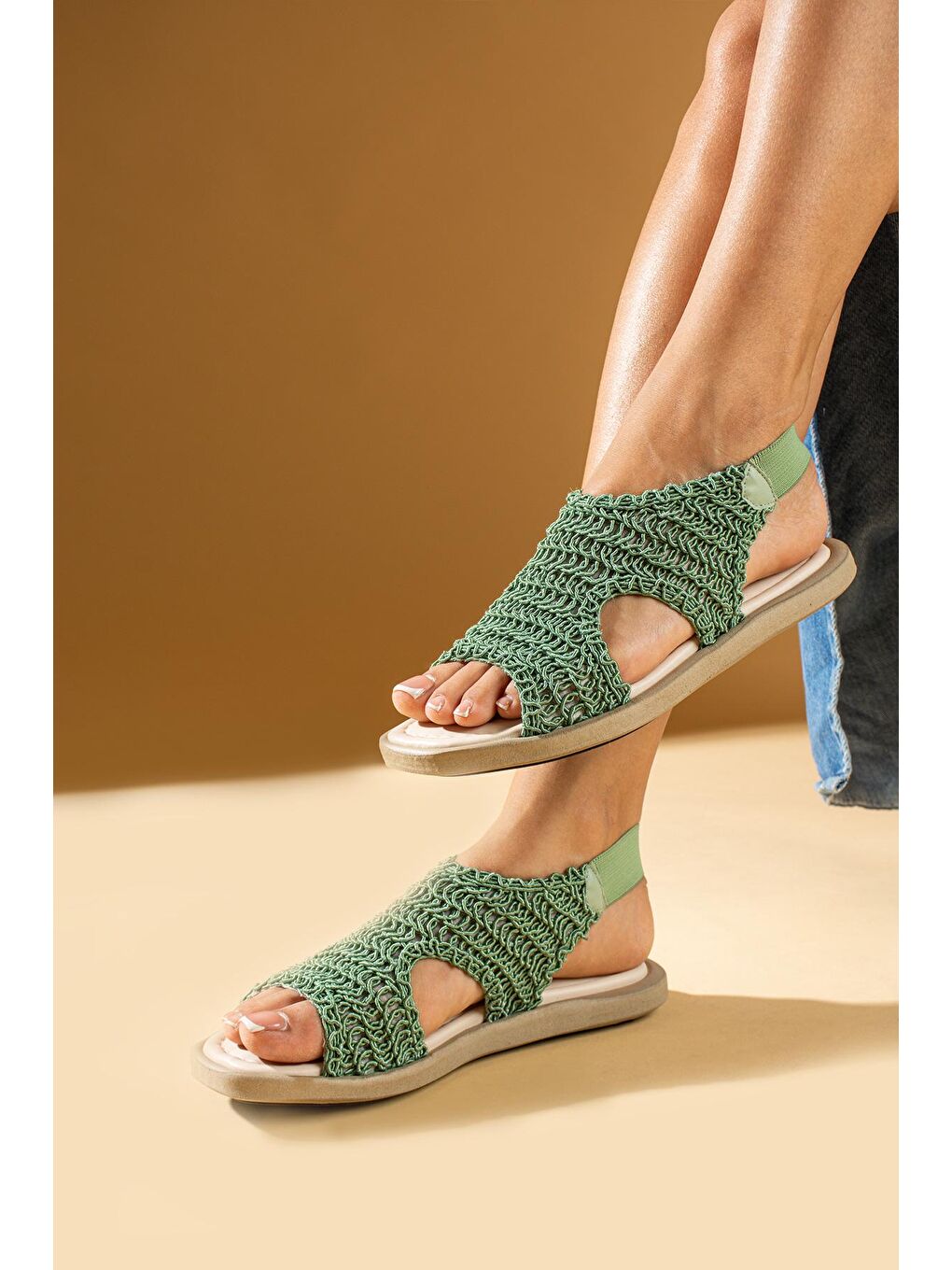 Yeşil İnce Tabanlı Önü Açık Örgü Desenli Lastikli Triko Kadın Sandalet 80-1107-24-1