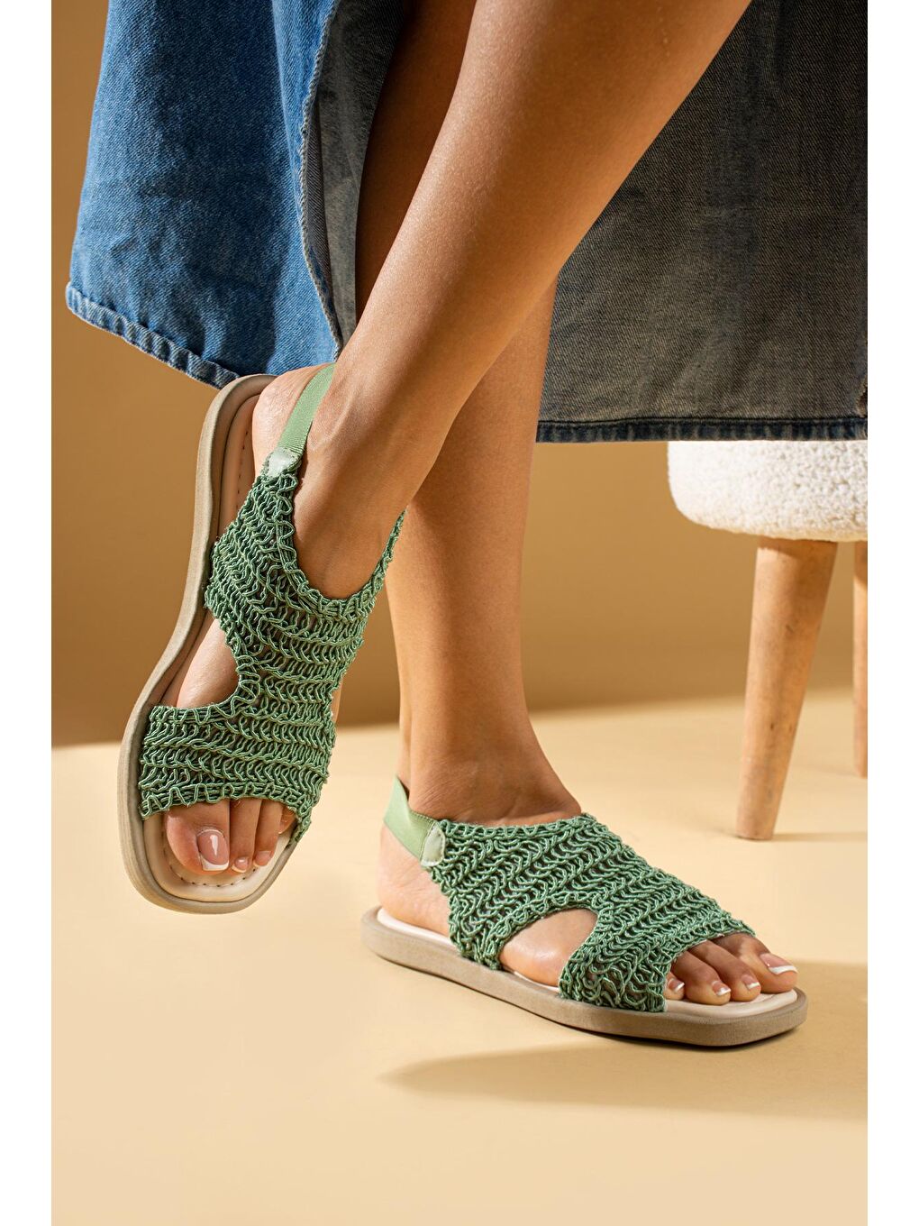 Yeşil İnce Tabanlı Önü Açık Örgü Desenli Lastikli Triko Kadın Sandalet 80-1107-24-2