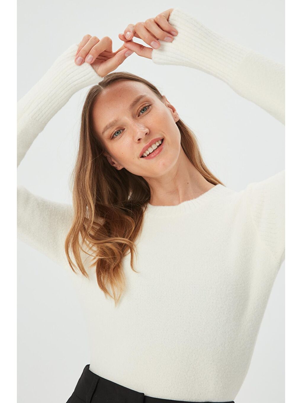 Ekru Kadın Kemik Yumuşak Dokulu Bisiklet Yaka Triko Kazak-1