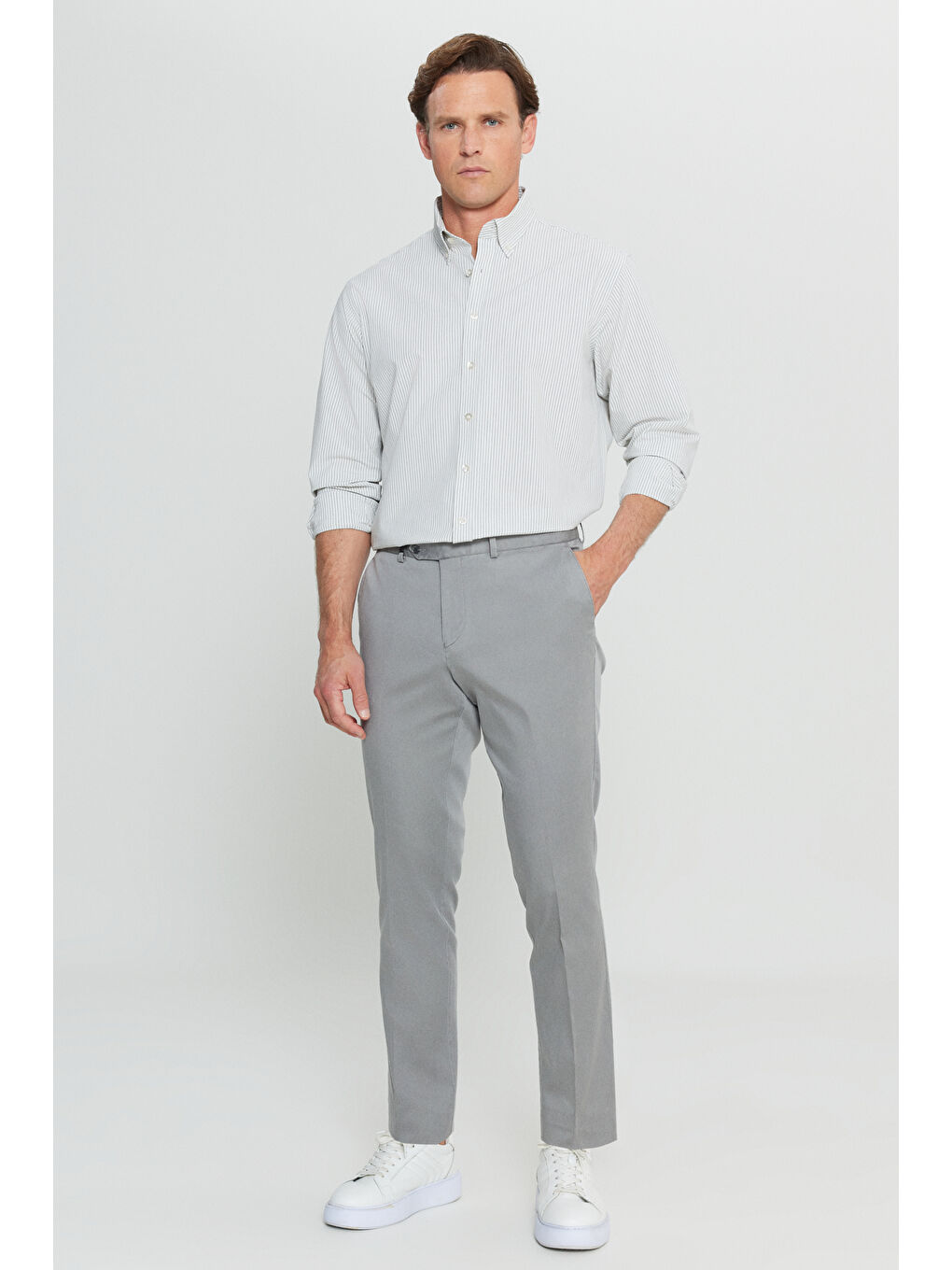 Erkek Gri-Beyaz Comfort Fit Rahat Kesim Düğmeli Yaka Çizgili Cepli Esnek Gömlek-3