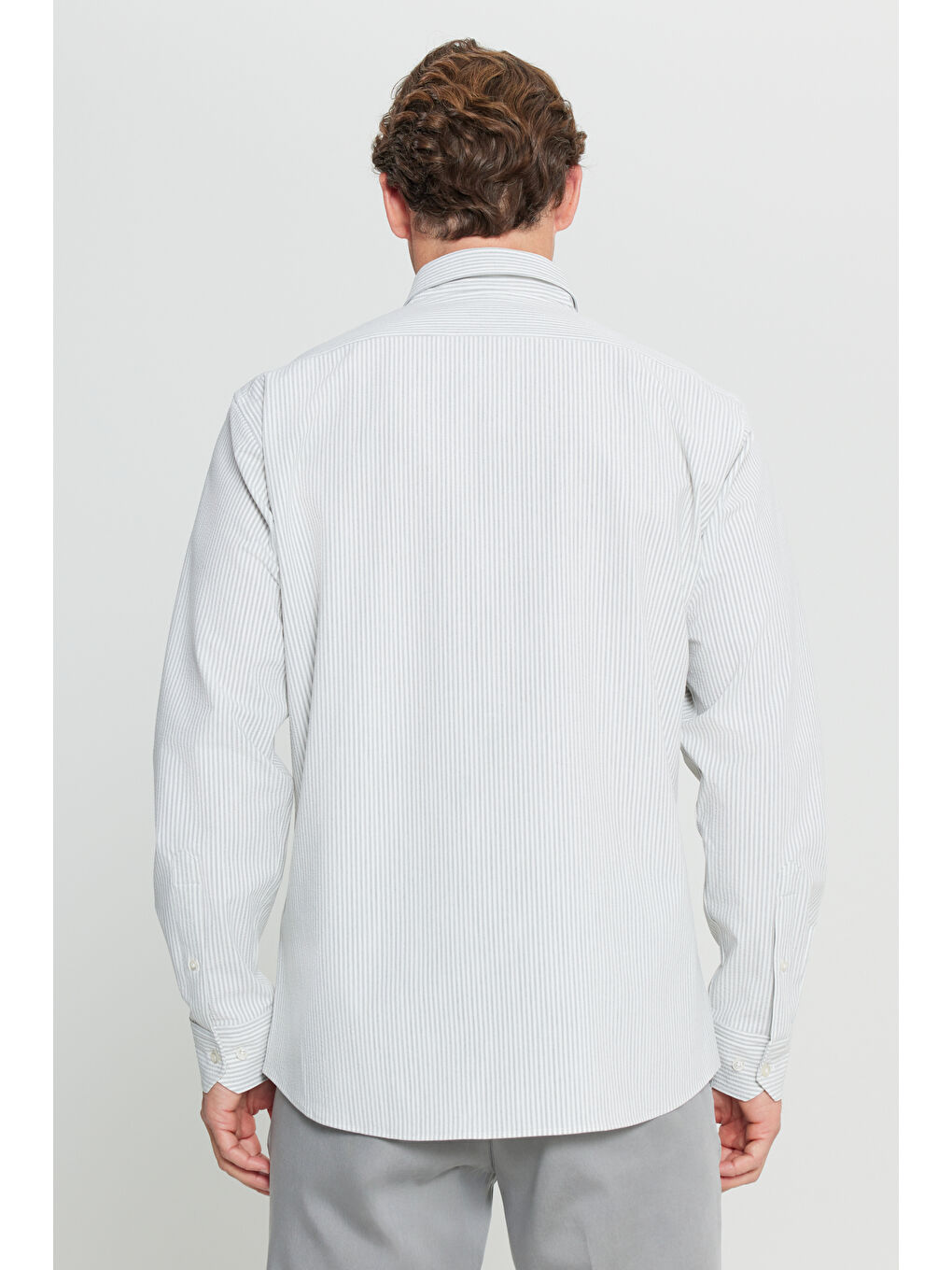 Erkek Gri-Beyaz Comfort Fit Rahat Kesim Düğmeli Yaka Çizgili Cepli Esnek Gömlek-5