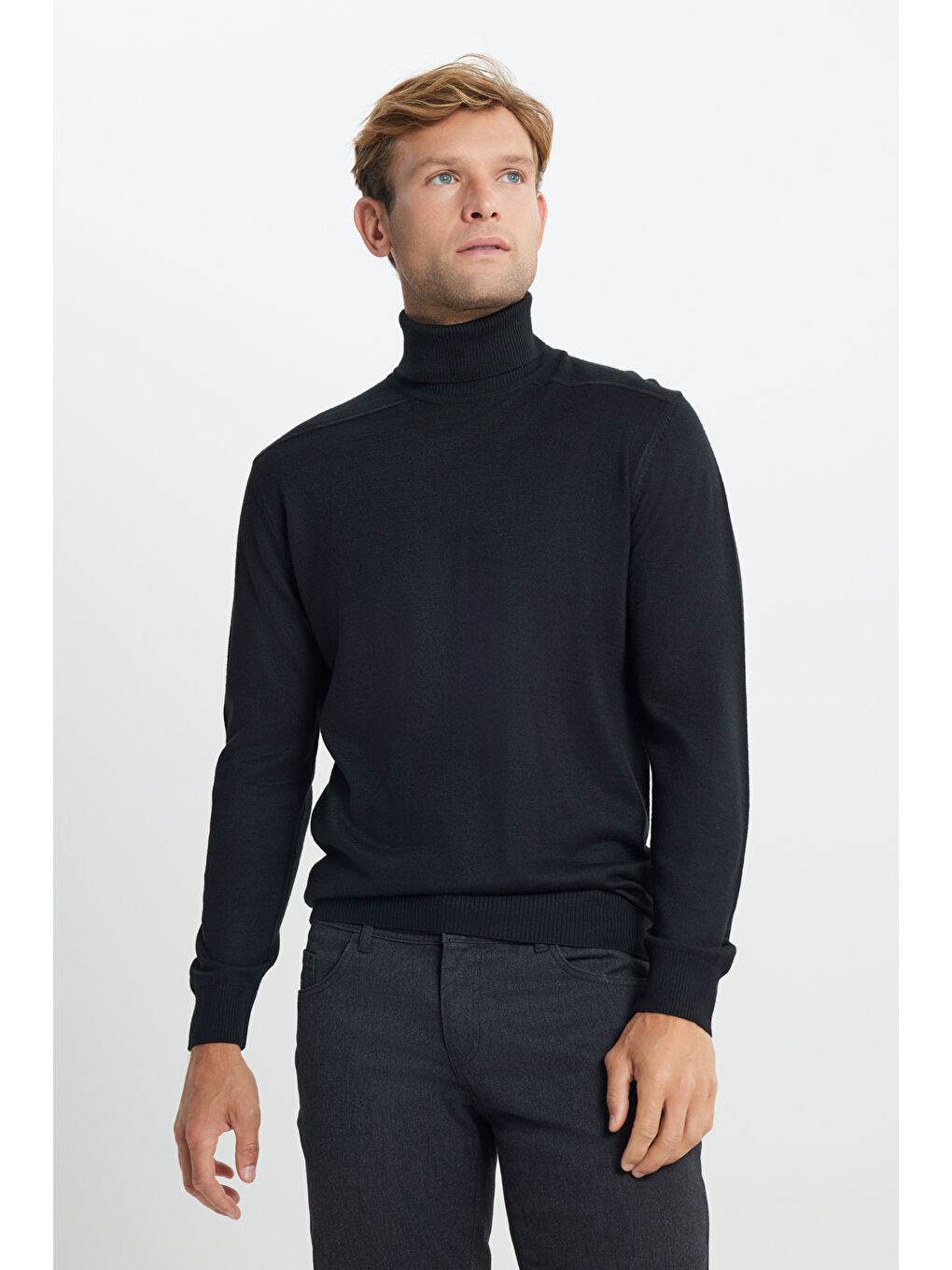 Erkek Siyah Yünlü Sıcak Tutan Standart Fit Normal Kesim Tam Balıkçı Yaka Triko Kazak