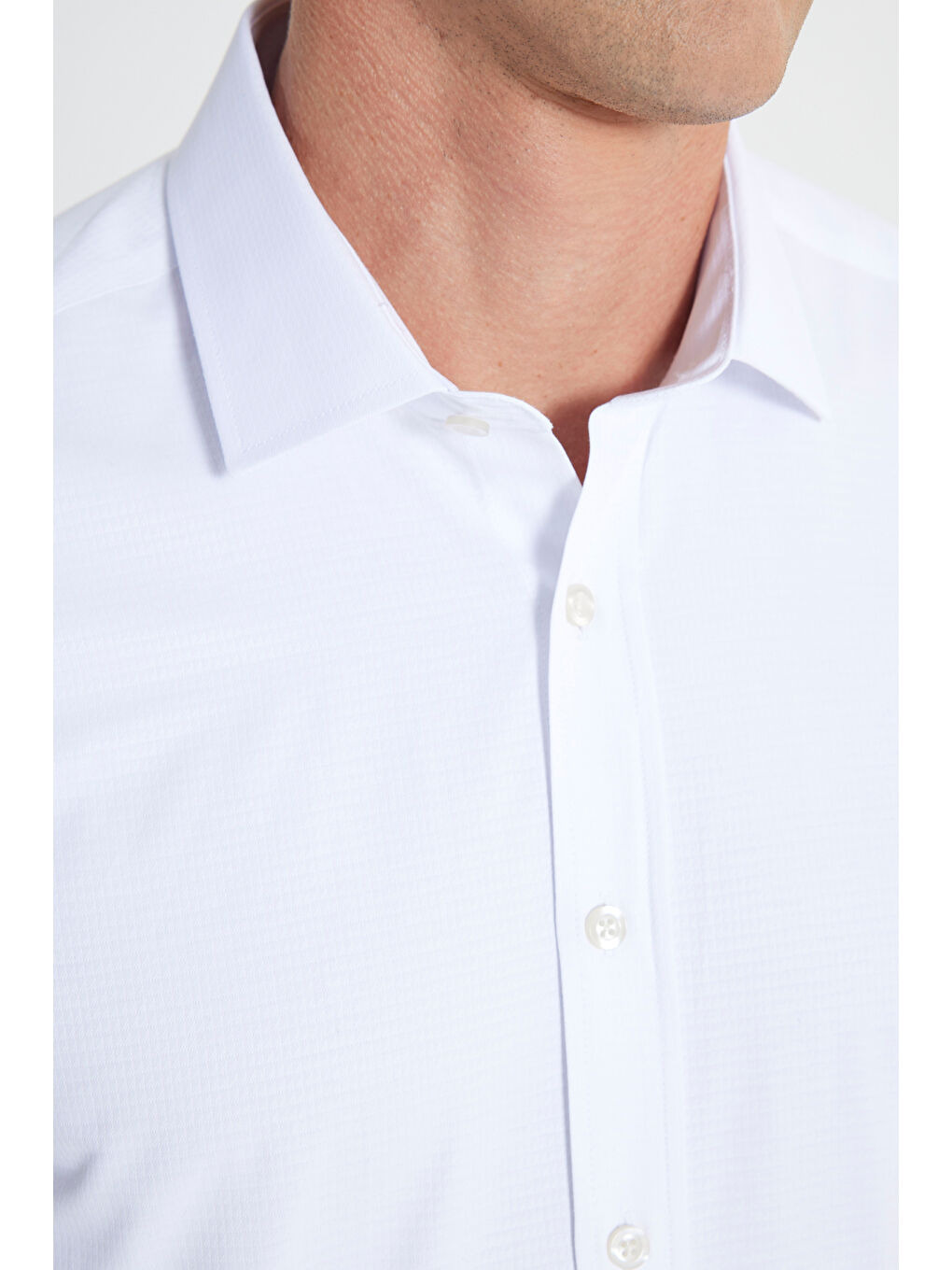 Erkek Beyaz Slim Fit Dar Kesim Klasik Yaka Armürlü Gömlek-4