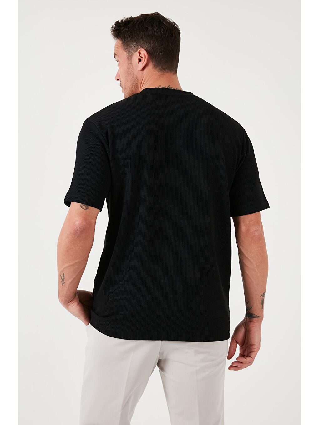 Buratti Siyah Pamuklu Bisiklet Yaka Regular Fit Basic T Shirt 5902767 - 4