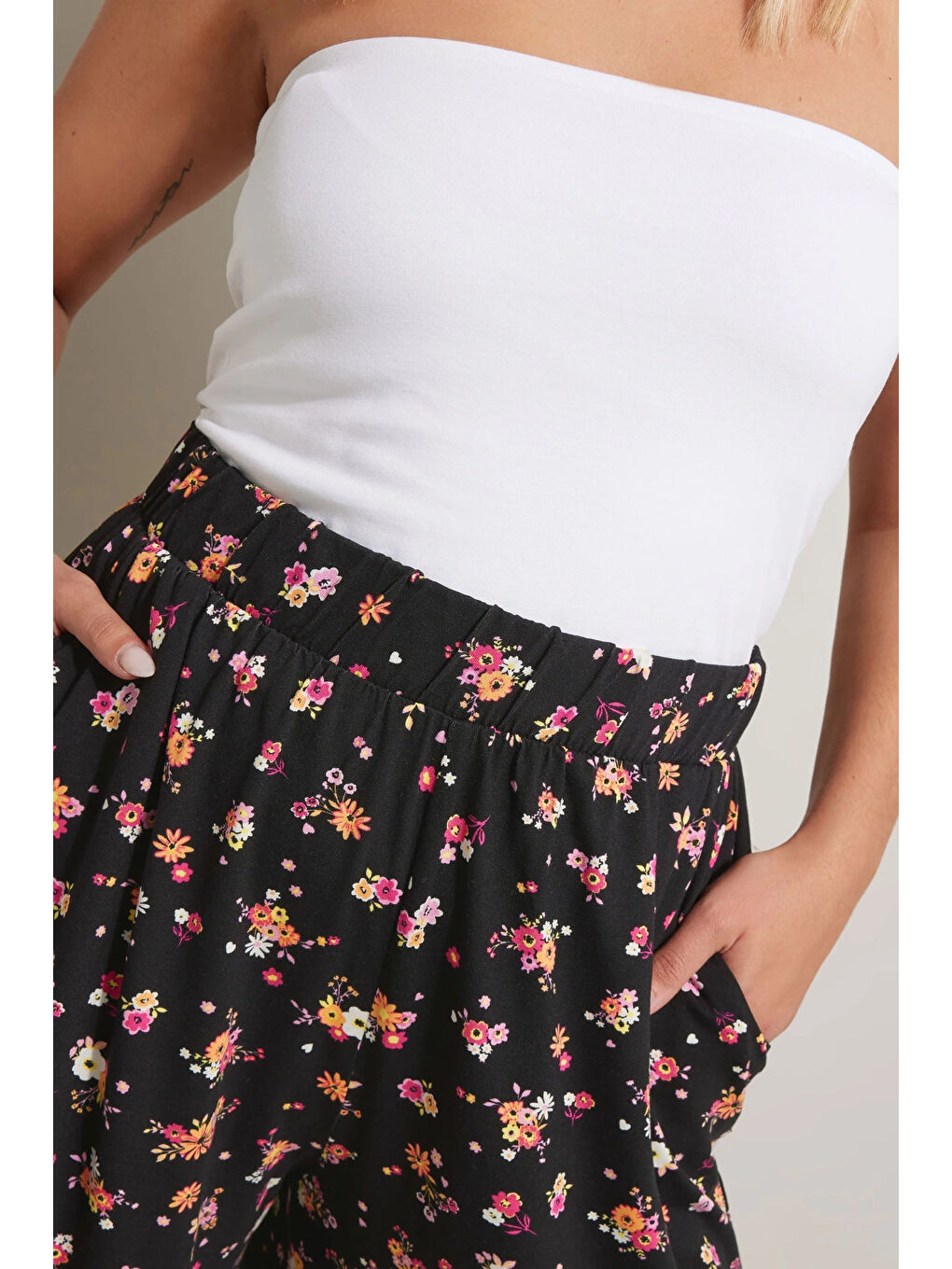 Karışık Büyük Beden Beli Lastikli Desenli Bol Kesim Elastanlı Cepli Şort 145291-3