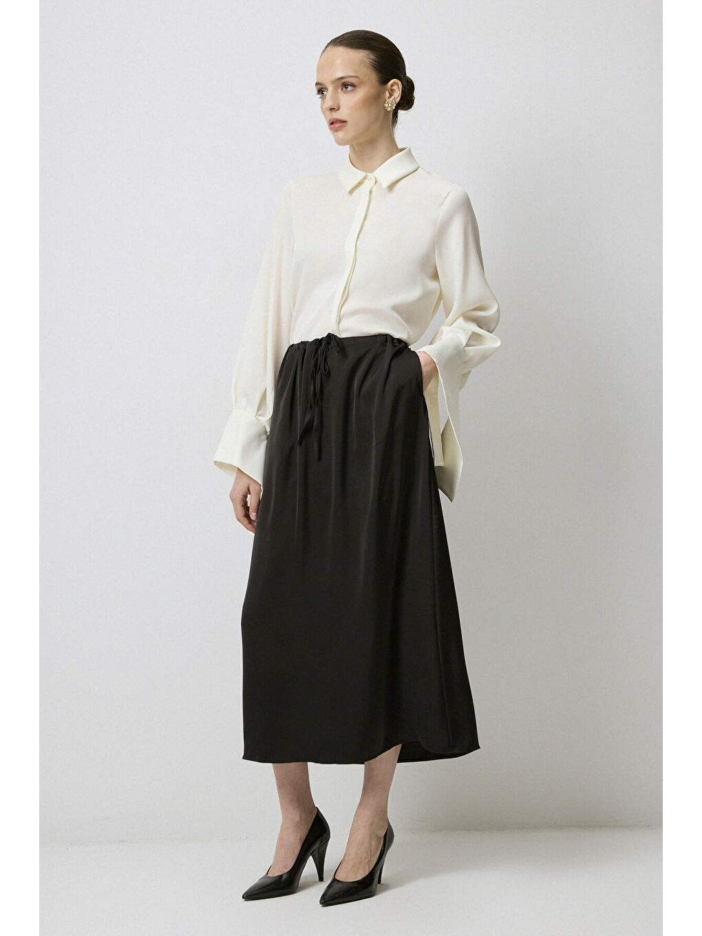 Siyah Beli Bağlamalı Saten Etek-1