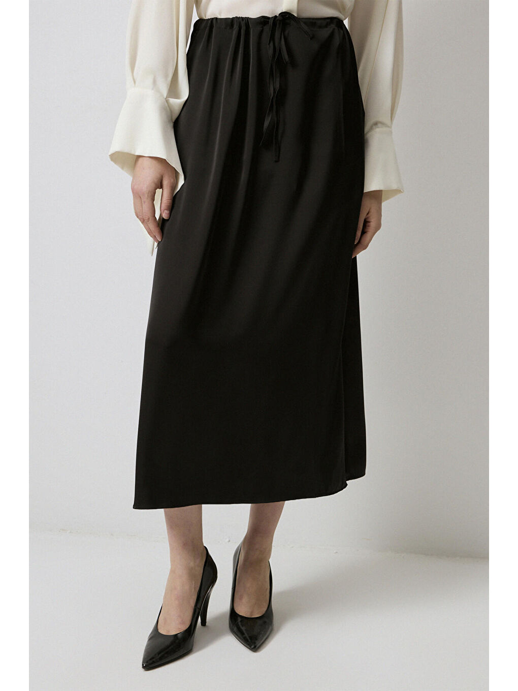 Siyah Beli Bağlamalı Saten Etek-2