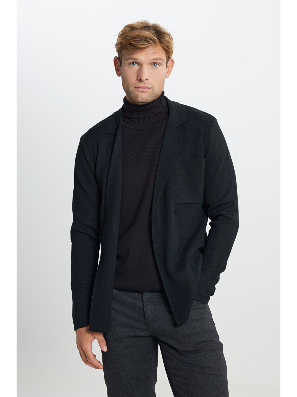 Erkek Siyah Sıcak Tutan Yünlü Standart Fit Normal Kesim Kruvaze Yaka Cepli Triko Ceket-2