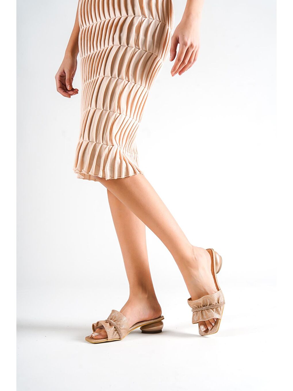 Pembe Kadın Büzgülü Taşlı Orta Topuklu Şık Terlik-4