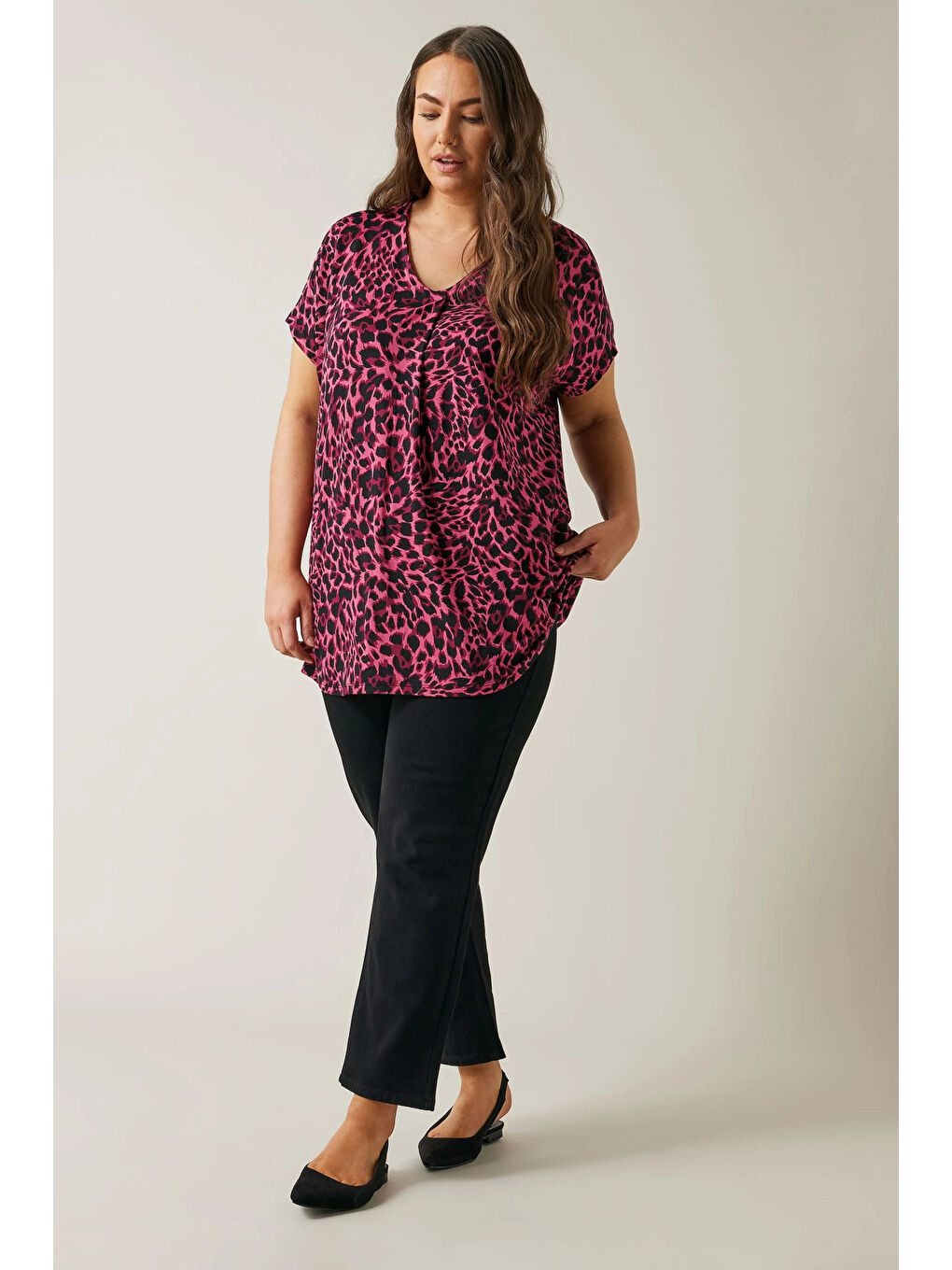 Karışık Büyük Beden Çentik Yaka Kısa Kollu Leopar Desenli Bluz 615606-1