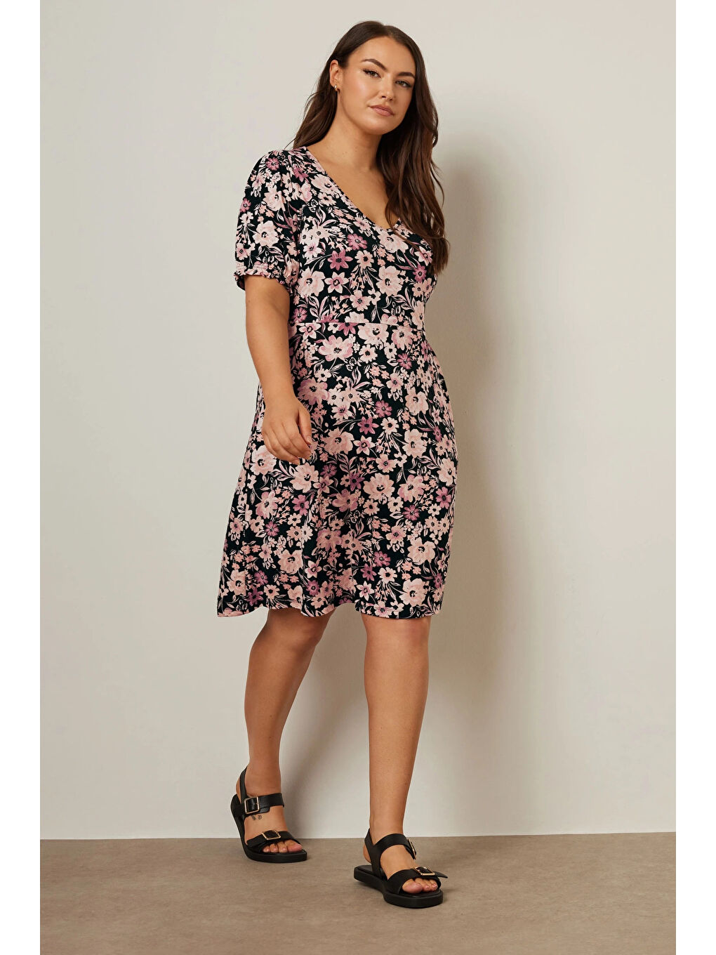 Siyah Büyük Beden V Yaka Kısa Kollu Çiçek Desenli Mini Elbise 137983