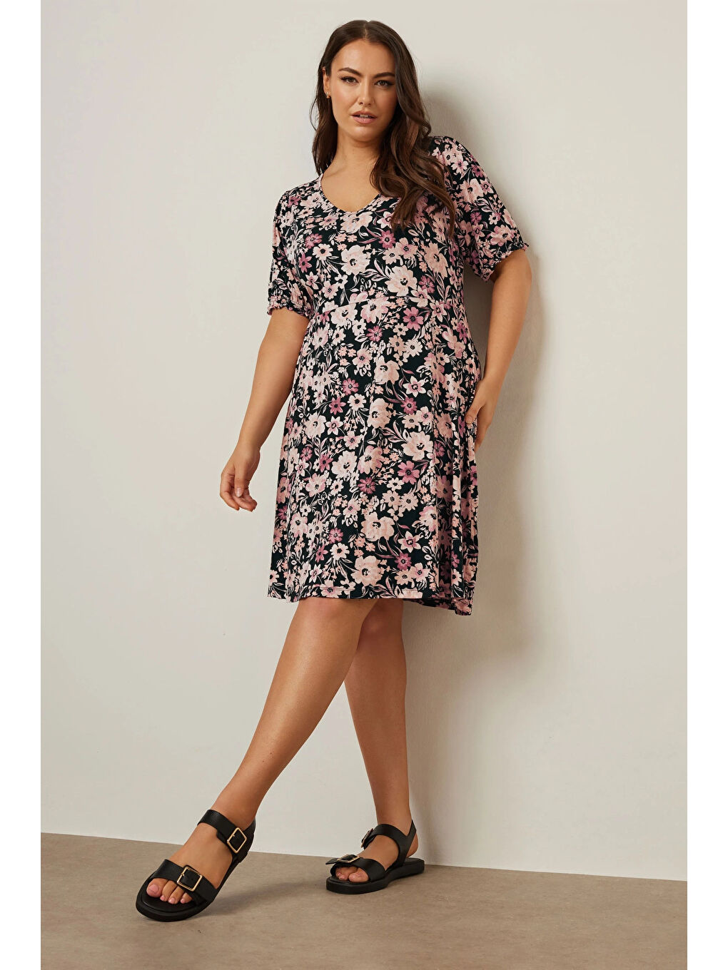 Siyah Büyük Beden V Yaka Kısa Kollu Çiçek Desenli Mini Elbise 137983-1