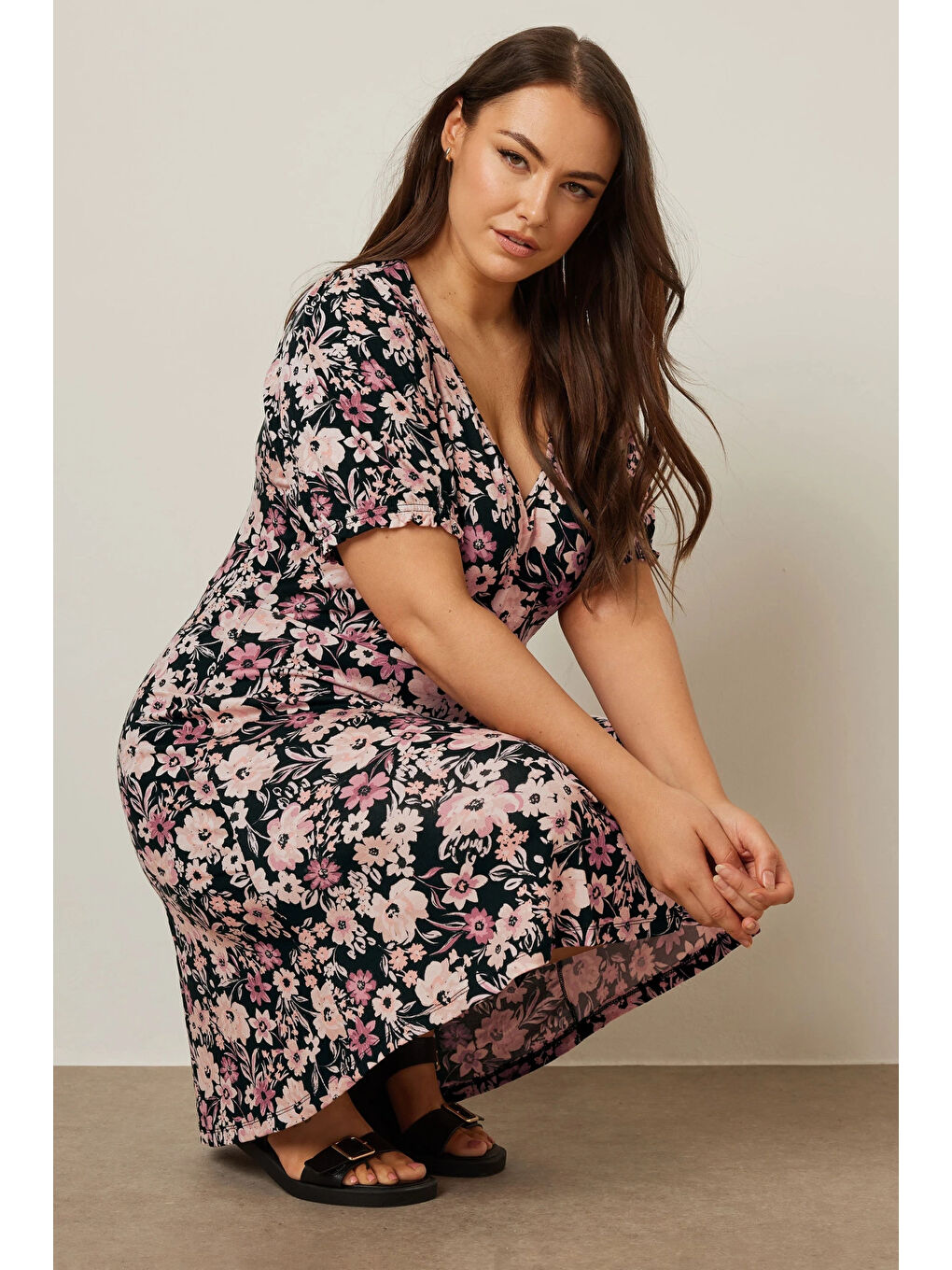 Siyah Büyük Beden V Yaka Kısa Kollu Çiçek Desenli Mini Elbise 137983-3